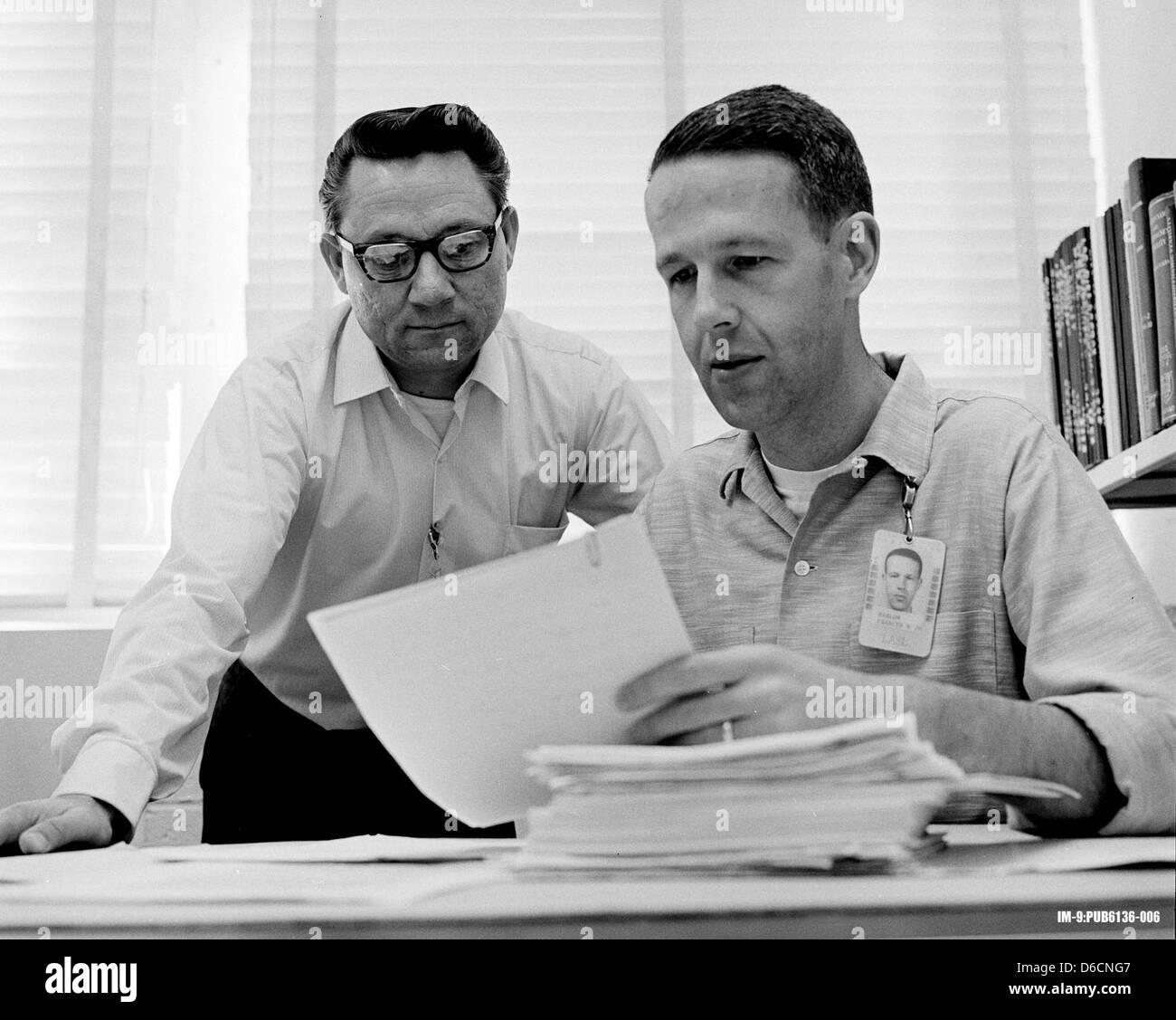 1965 Fromm, J. e Frank Harlow Foto Stock
