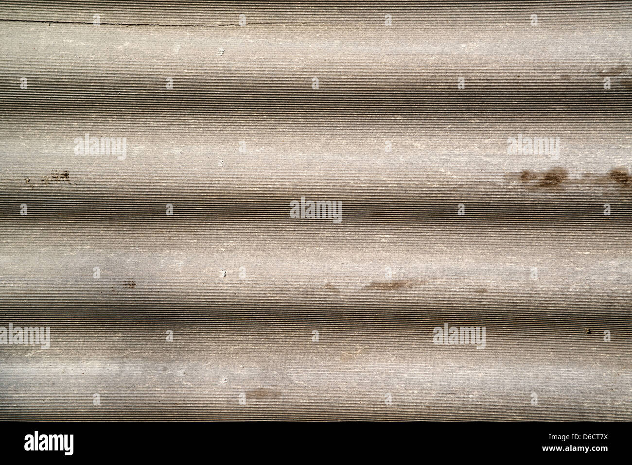 Ondulati di cemento amianto del tetto del materiale di copertura Foto Stock