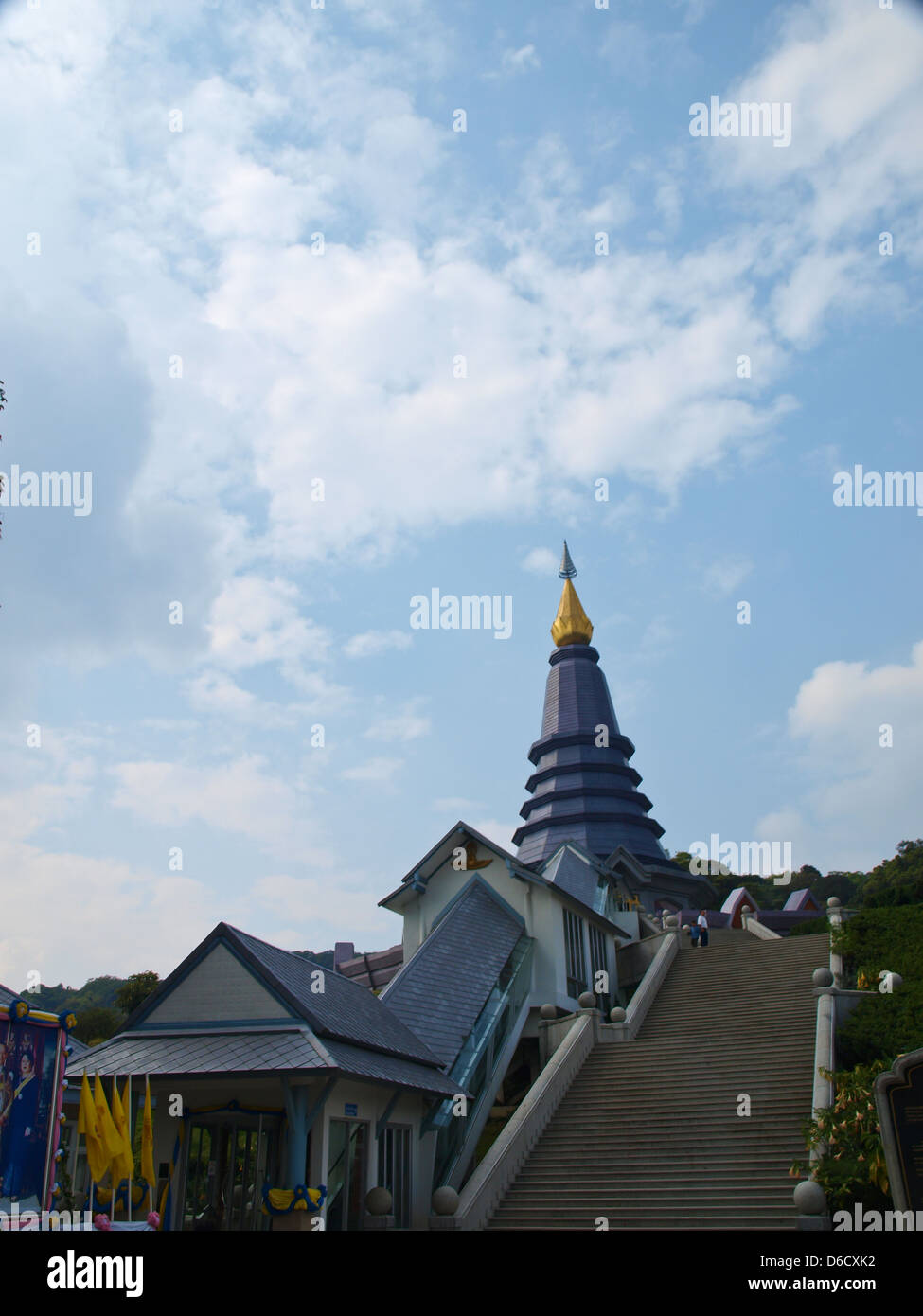 Phra Mahathat Napapolphumisiri tempio Doi Intanon montagna, Chiang Mai, Thailandia. Foto Stock