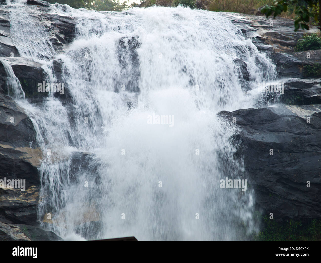 Vachiratar cascata nella nazione Inthanon Park in Chiang Mai Thailandia Foto Stock