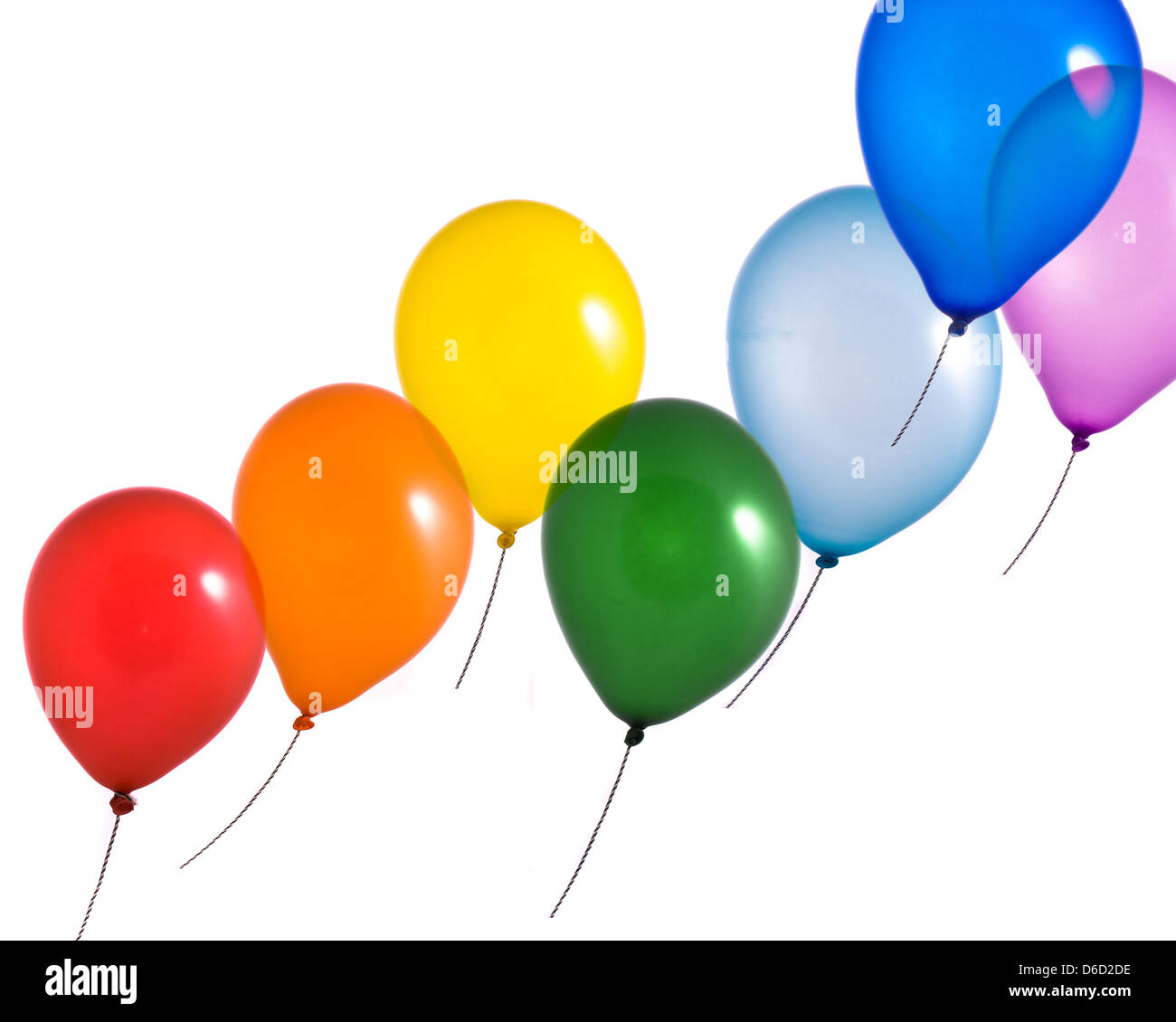 Palloncini arcobaleno su sfondo bianco Foto Stock
