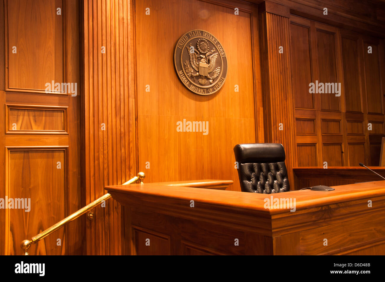 Fotografia del giudice di sedia in aula di tribunale federale, Tribunale distrettuale degli Stati Uniti, quartiere centrale della Georgia. Foto Stock