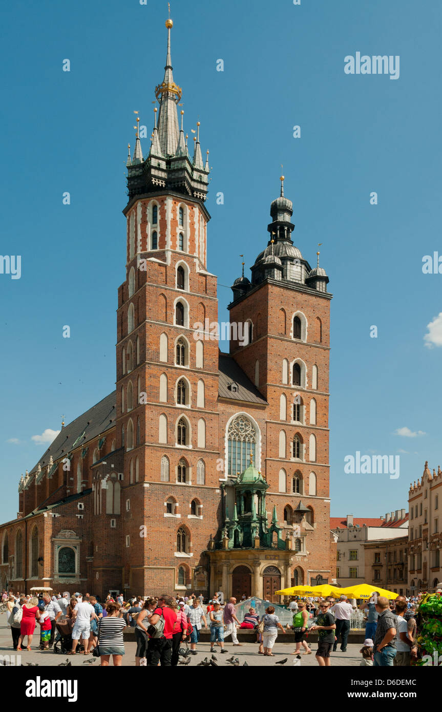 Dalla Basilica di Santa Maria, la piazza del mercato, Cracovia in Polonia Foto Stock