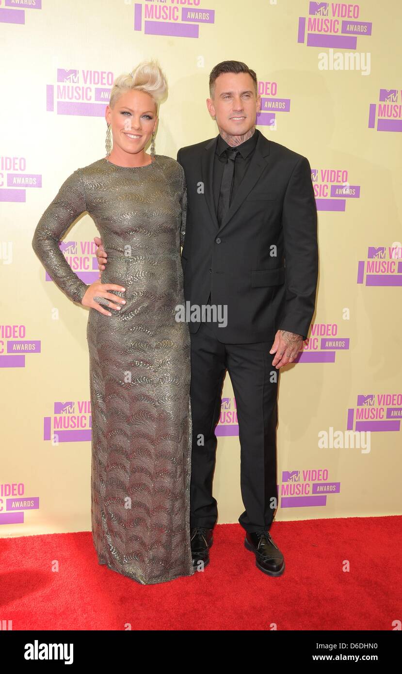 Cantante Pink e suo marito Carey Hart arriva a MTV Video Music Awards a Staples Center a Los Angeles, Stati Uniti d'America, il 06 settembre 2012. Foto: Hubert Boesl Foto Stock