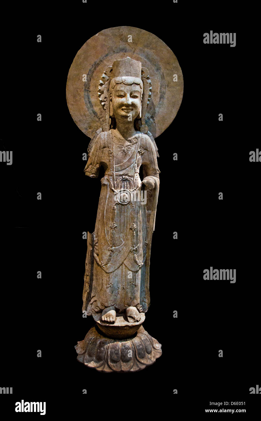 Bodhisattva permanente nel nord della Cina 6 secolo Wei orientale 534-550 e Northern Qi cinese 550-577 Foto Stock