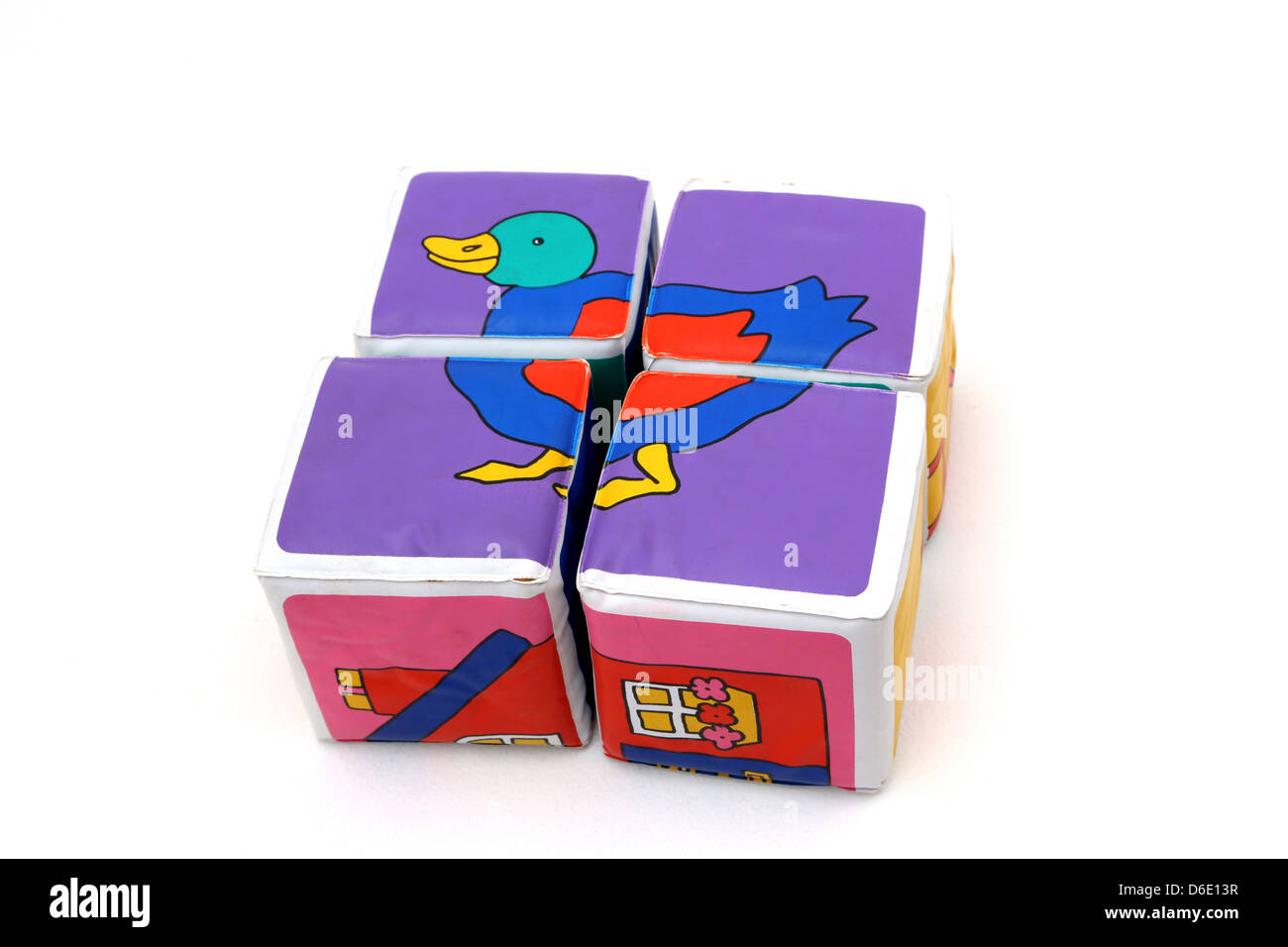Bambino mattoni morbido che compongono il puzzle 6 diversi uno su quattro mattoni Duck Foto Stock