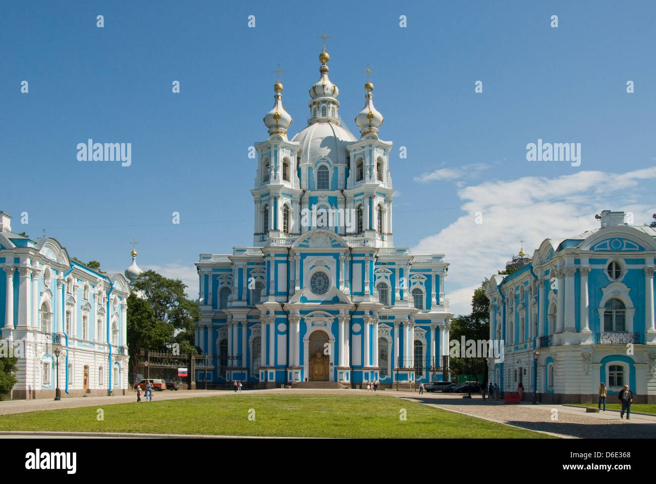 Smolny Cattedrale e il Convento di San Pietroburgo, Russia Foto Stock Smolny Cattedrale e il Convento di San Pietroburgo, Russia Foto Stock