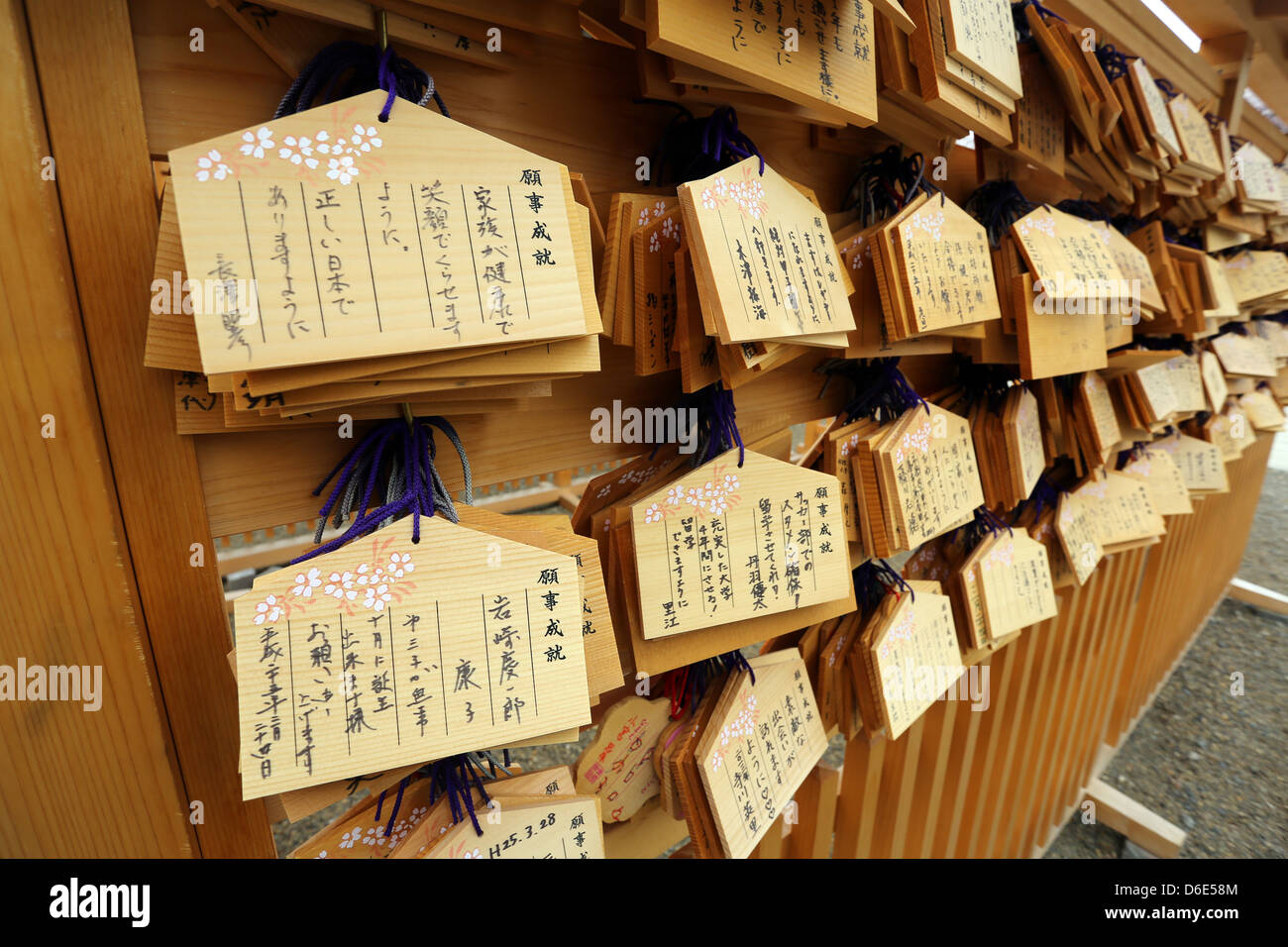 Legno Richieste di preghiera in un tempio a Tokyo in Giappone Foto Stock
