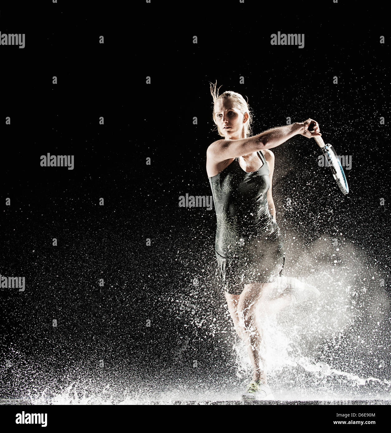 Tennis caucasica schizzi in acqua Foto Stock