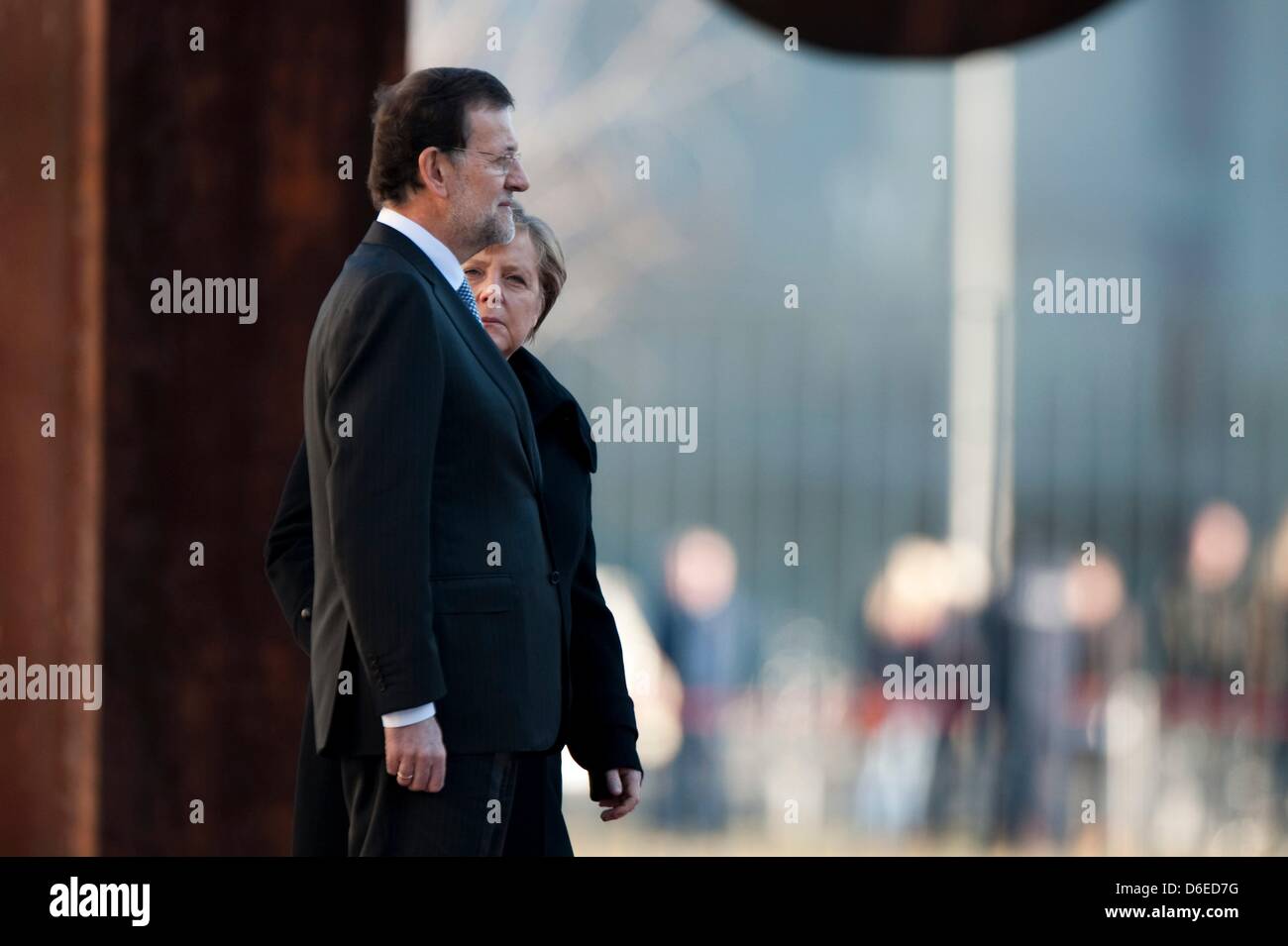 Il cancelliere tedesco Angela Merkel riceve il primo ministro spagnolo Mariano Rajoy presso la cancelleria di Berlino, Germania, 26 gennaio 2012. I politici si sono incontrati per colloqui bilaterali sulle questioni economiche e le questioni riguardanti la politica europea, nonché questioni internazionali. Foto: Sebastian Kahnert Foto Stock