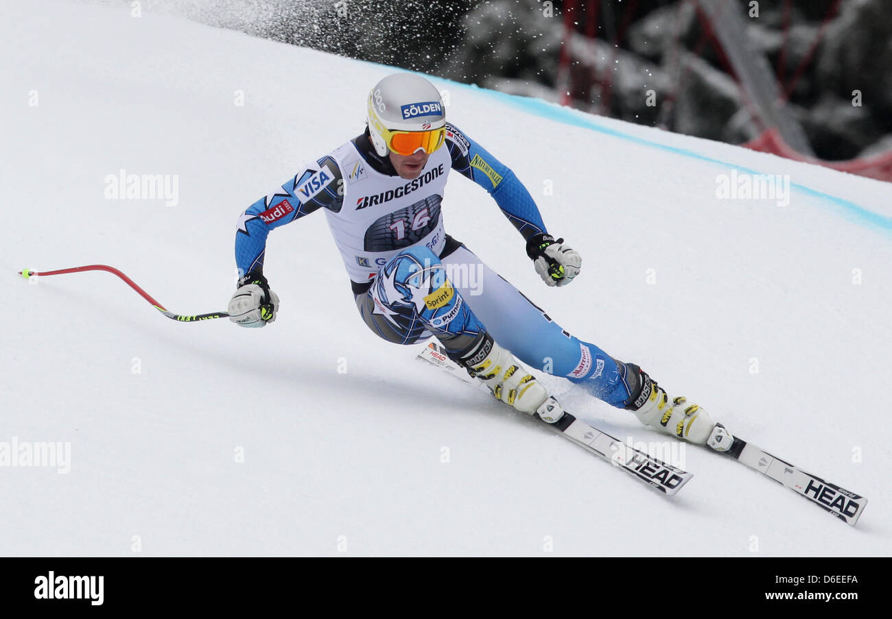 Sciatore Bode Miller del Regno Staes compete in uomini della corsa di discesa della Apline della Coppa del Mondo di sci a Kandahar ski run a Garmisch-Partenkirchen, in Germania, 28 gennaio 2012. La Svizzera Cuche ha vinto la discesa libera concorrenza. Foto: KARL-JOSEF HILDENBRAND Foto Stock