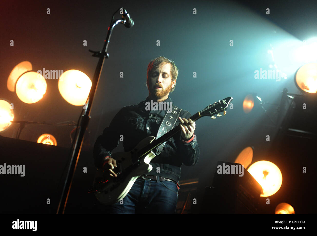 Il Cantante Dan Auerbach di American rock band 'I tasti neri' esegue a Arena di Berlino, Germania, 28 gennaio 2012. Foto: Britta Pedersen Foto Stock