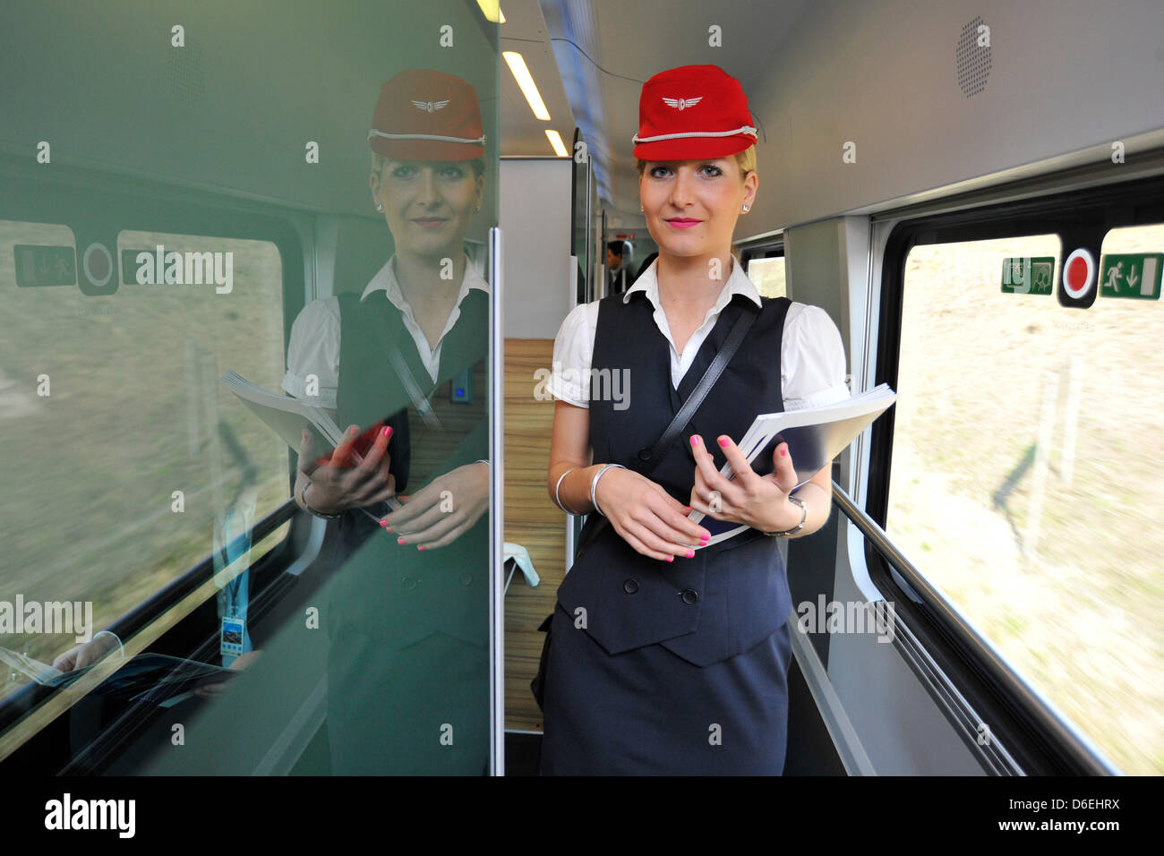 Treno ad alta velocità delle ferrovie federali austriache (OBB) la OBB railjet è stato introdotto sulla rotta Breclav-Brno-Praga. OBB railet è visto a Brno, in Repubblica ceca, 14 aprile 2013. (CTK foto/Vaclav Salek) Foto Stock