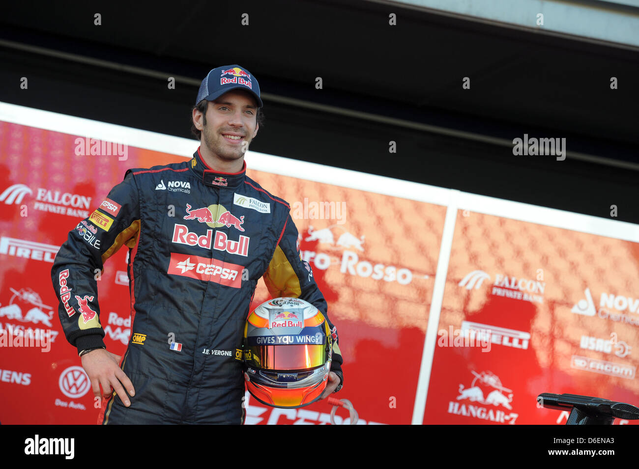 Jean-Eric francese Vergne della Toro Rosso svela la nuova STR7 per il prossimo campionato di Formula Uno Stagione presso la pista di Jerez a Jerez de la Frontera, Spagna, 06 febbraio 2012. Foto: David Ebener Foto Stock