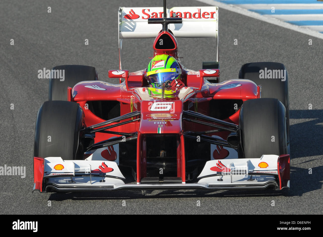 Il brasiliano pilota di Formula Uno alla Ferrari di Felipe Massa manzi il suo nuovo F2012 durante la sessione di allenamento per il prossimo campionato di Formula Uno Stagione presso la pista di Jerez a Jerez de la Frontera, Spagna meridionale, 07 febbraio 2012. Foto: David Ebener Foto Stock