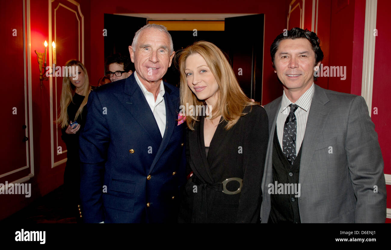 Il principe Federico von Anhalt (l-r), attore Lou Diamond Phillips e sua moglie Yvonne Phillips celebrare a Zsa Zsa Gabor's 95th festa di compleanno Gabor e Principe Frédéric von Anhalt della casa di Bel-Air a Los Angeles, Stati Uniti d'America, il 06 febbraio, 2012. Foto: Hubert Boesl Foto Stock