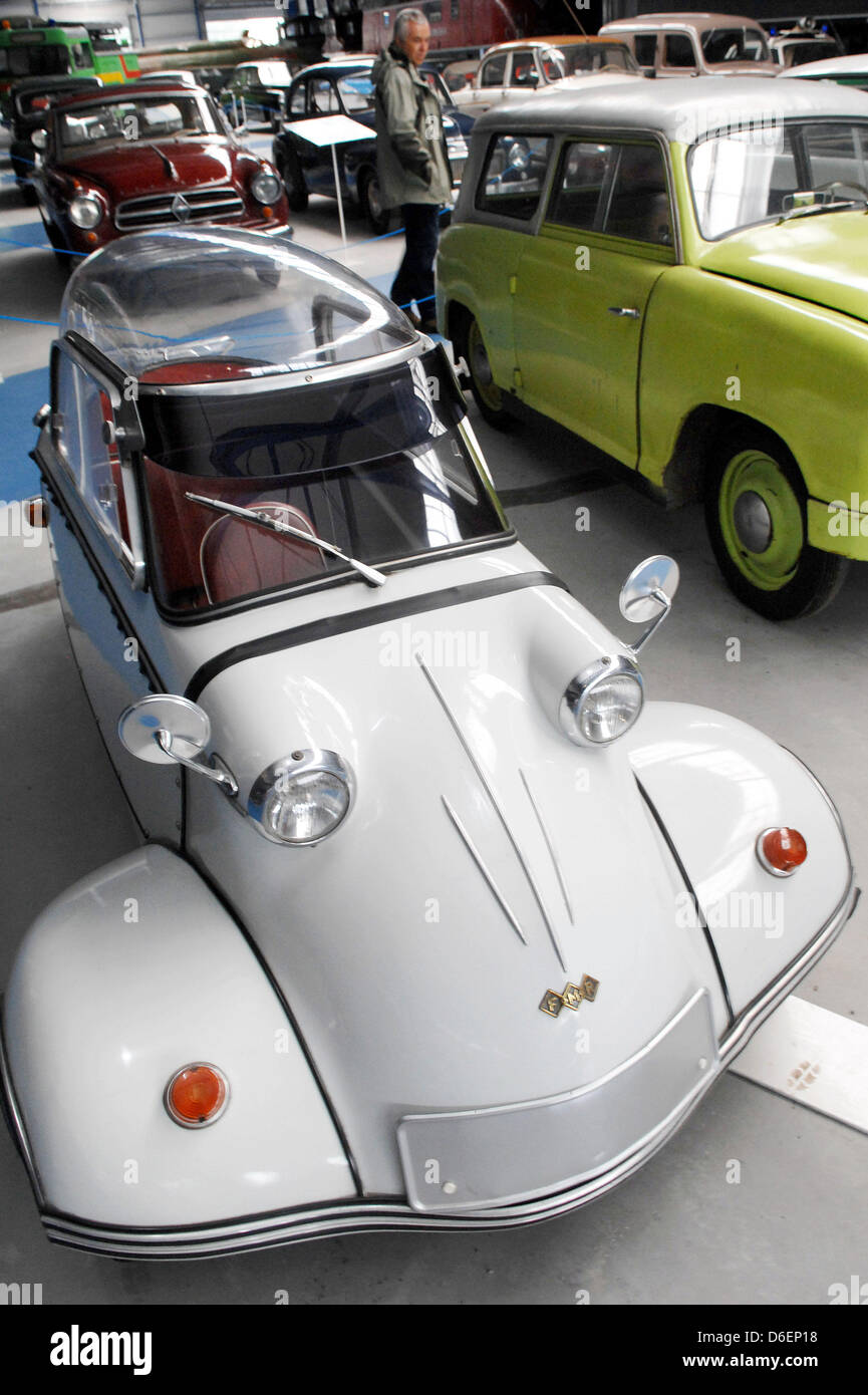 (FILE) un archivio foto datata 07 febbraio 2007 mostra un Messerschmitt cabinscooter a prora, Germania. I tre-Wheeler è stato prodotto solo nel 1955 con circa 12.000 veicoli, ma la popolarità di un cilindro bolla autovetture non durò a lungo. Foto: Stefan Sauer Foto Stock