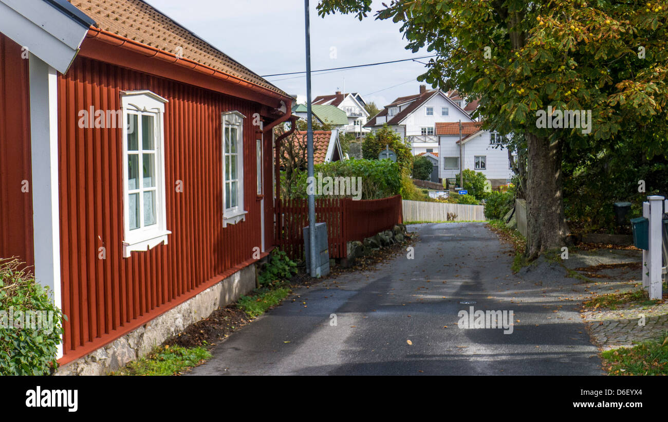 Il vecchio stile cottage di legno sulla piccola isola di Fotö nella comunità Öckerö in Bohuslän Svezia occidentale Foto Stock