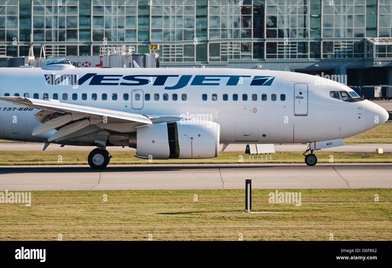 WestJet Boeing 737 sbarco Foto Stock