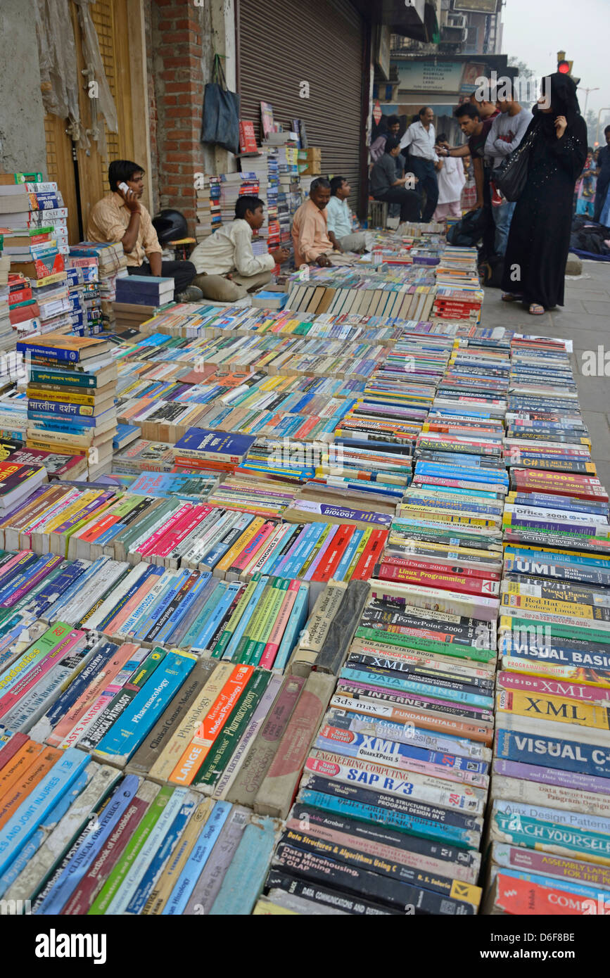 La domenica il mercato del libro in Daryaganj,Vecchia Delhi, India Foto Stock