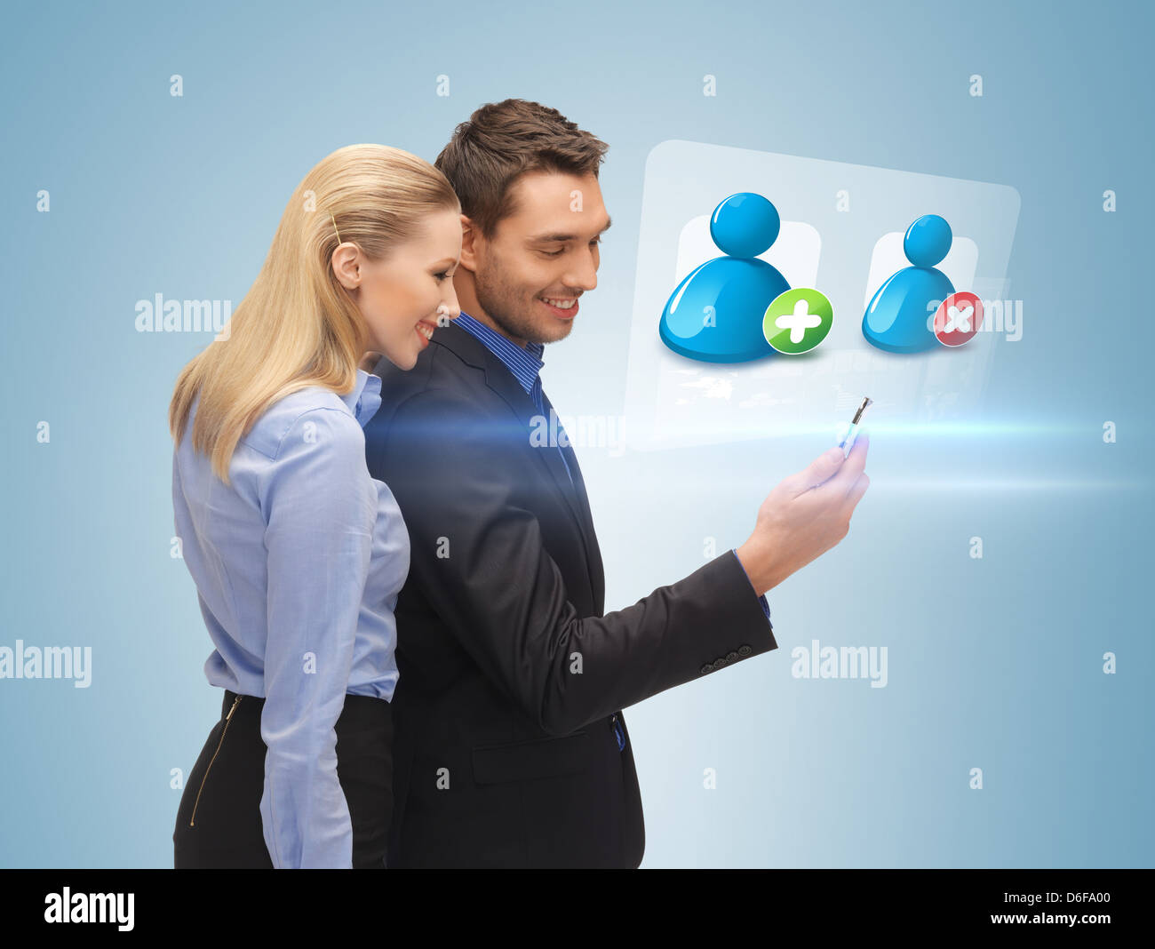 L uomo e la donna lettura sms Foto Stock