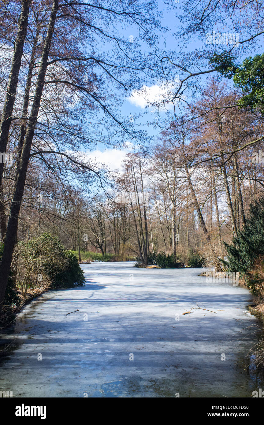 Il Tiergarten con fiume congelato. Foto Stock