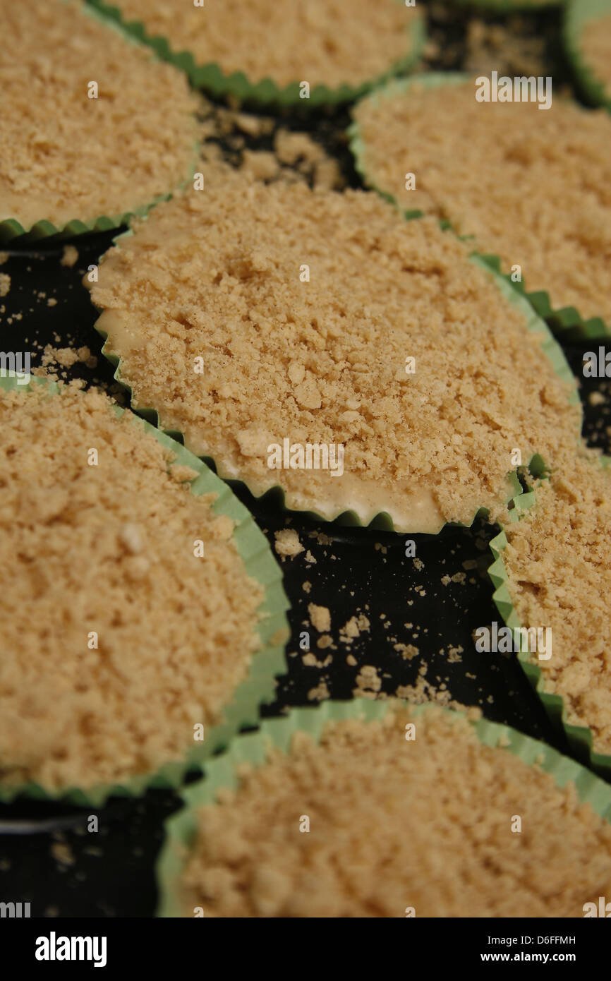 Non cotte streusel apple tortine in verde pirottini Foto Stock