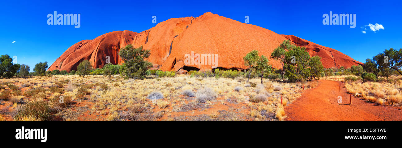 Paesaggi outback australiano pano panorama panoramic Uluru Ayers Rock nel Territorio del Nord Australia centrale Foto Stock
