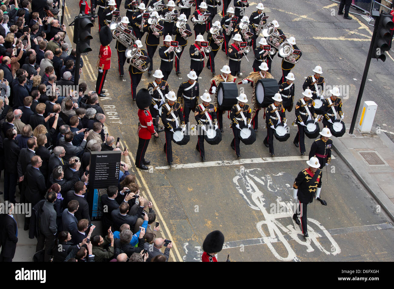 Londra, UK, 17 aprile 2013. La Royal Navy band suona a Margaret Thatcher il corteo funebre. Credito: Sarah Peters/Alamy Live News Foto Stock