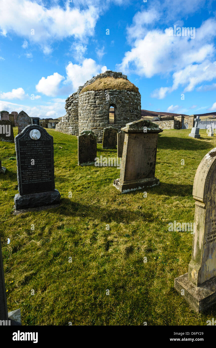 Il Orphir round kirk e cimitero, Orkney. Foto Stock
