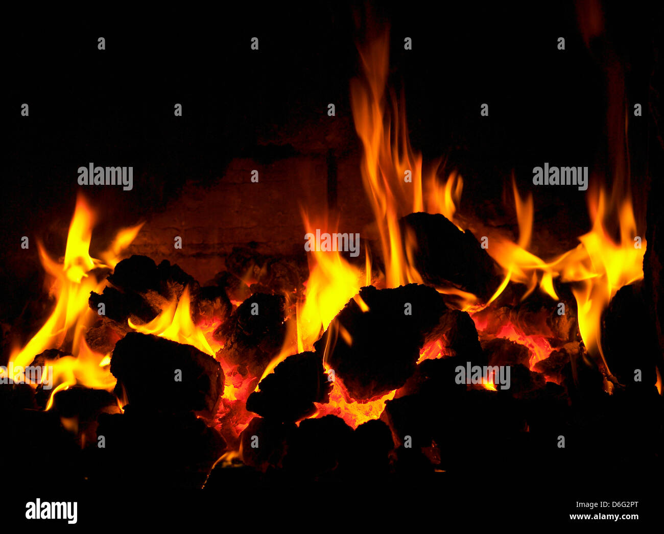 Barbeque fiamme carboni ardenti fire Foto Stock