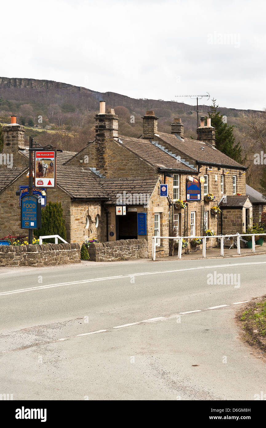 La bellissima Plough Inn at Leadmill vicino a Hathersage Parco Nazionale di Peak District Inghilterra Regno Unito Regno Unito Foto Stock