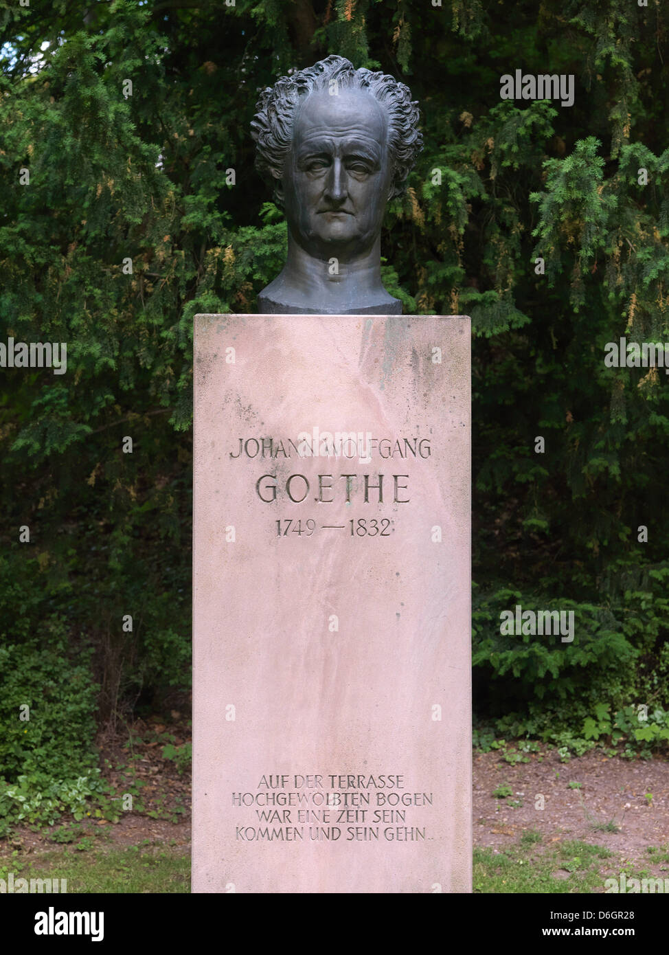 Heidelberg, Germania, il monumento di Goethe nel giardino del castello del castello di Heidelberg Foto Stock