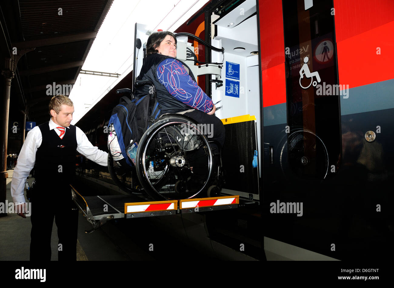 Treno ad alta velocità ferrovie federali austriache (OBB) OBB railjet introdotto sul percorso Breclav-Brno-Praga OBB railet è visto a Brno Foto Stock