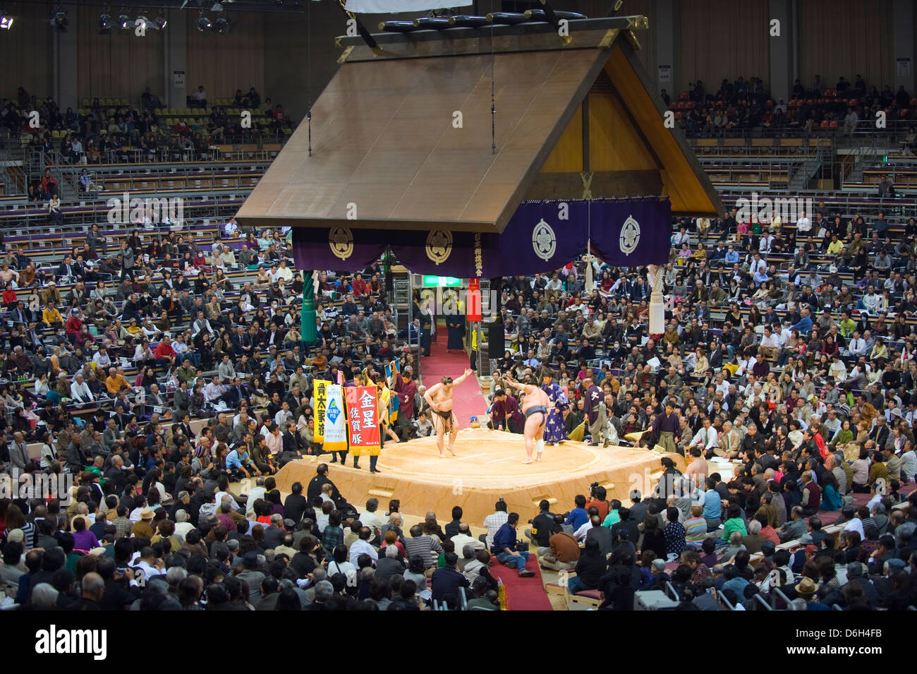 Fukuoka Sumo concorrenza, bout rituali, Kyushu Basho, citta' di Fukuoka, Kyushu, Giappone, Asia Foto Stock