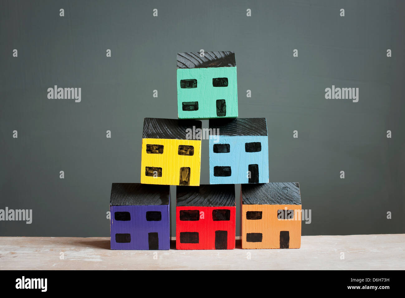 Case modello impilati insieme Foto Stock