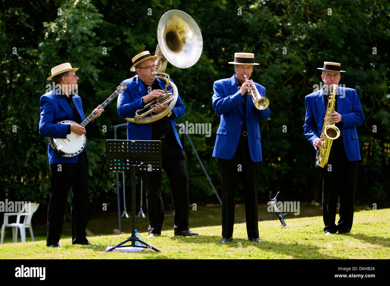 Brass Band all'English Country Garden Party Foto Stock