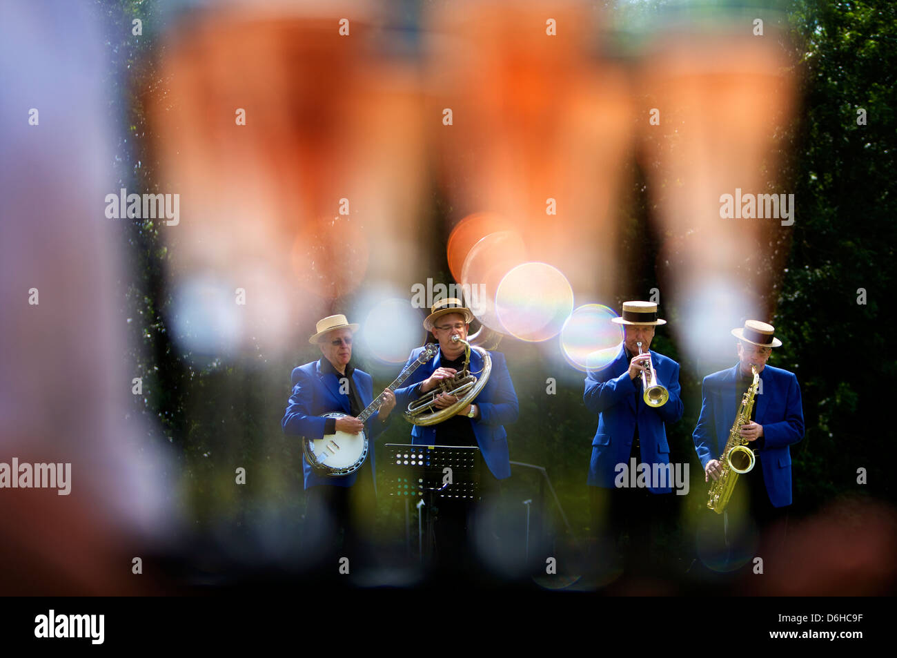 Brass Band all'English Country Garden Party Foto Stock