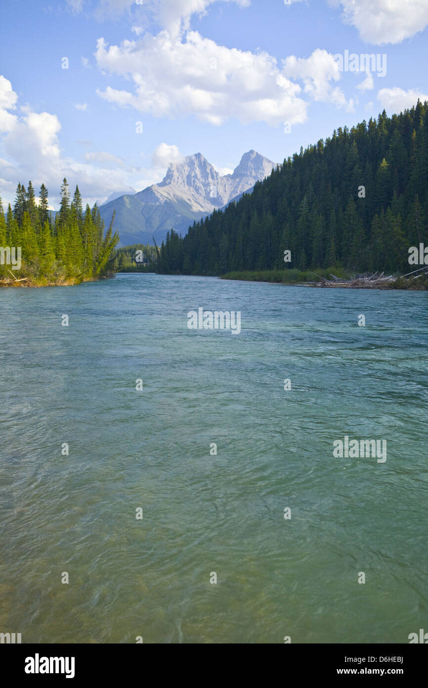 Il Fiume Bow nel Parco Nazionale di Banff, Canada Foto Stock