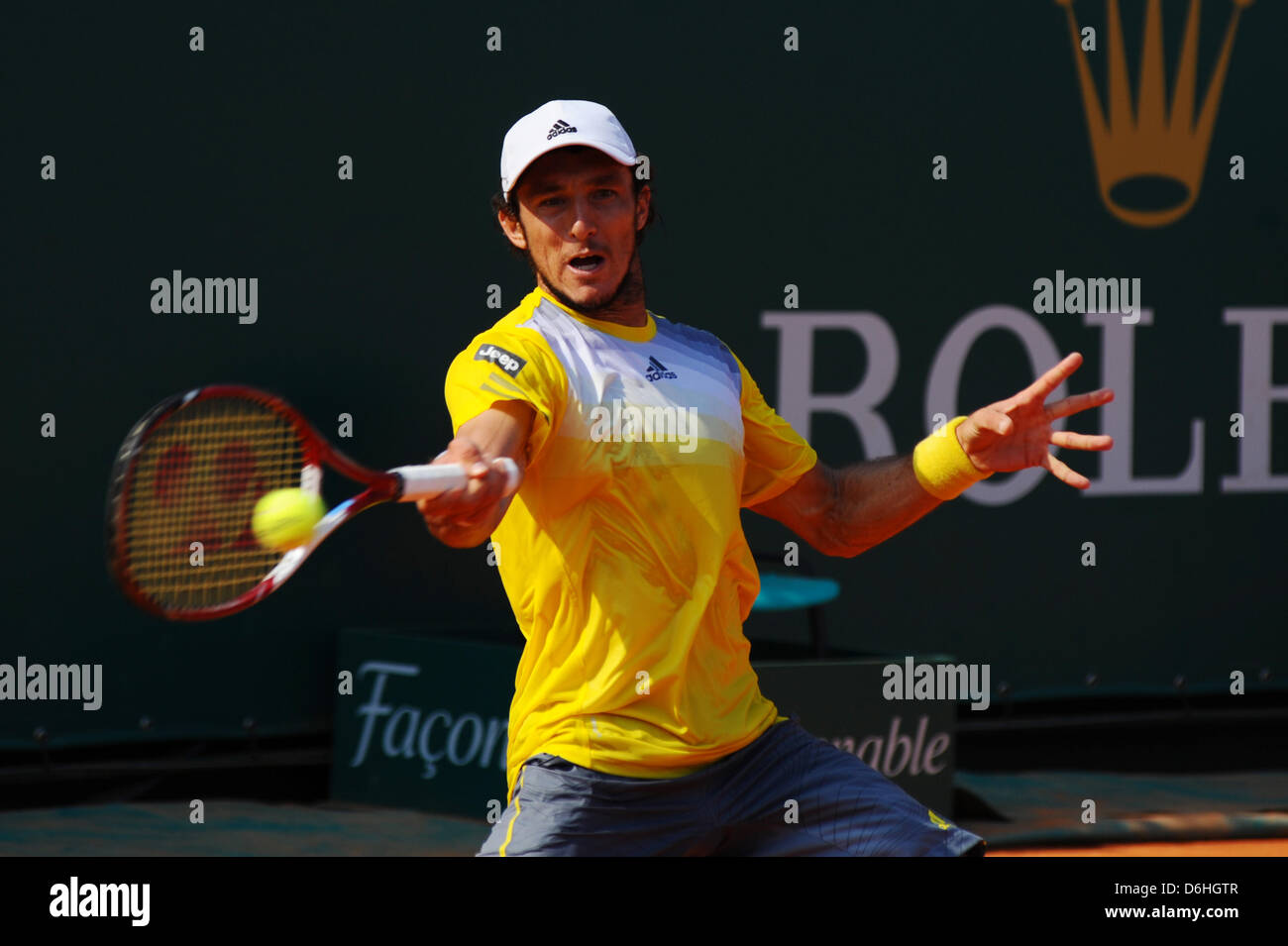 Monte Carlo, Monaco. 18 Aprile, 2013. Juan Monaco in azione contro Novak Djokovic durante l'ATP Monte Carlo Rolex Masters dal Monte Carlo Country Club. Foto Stock