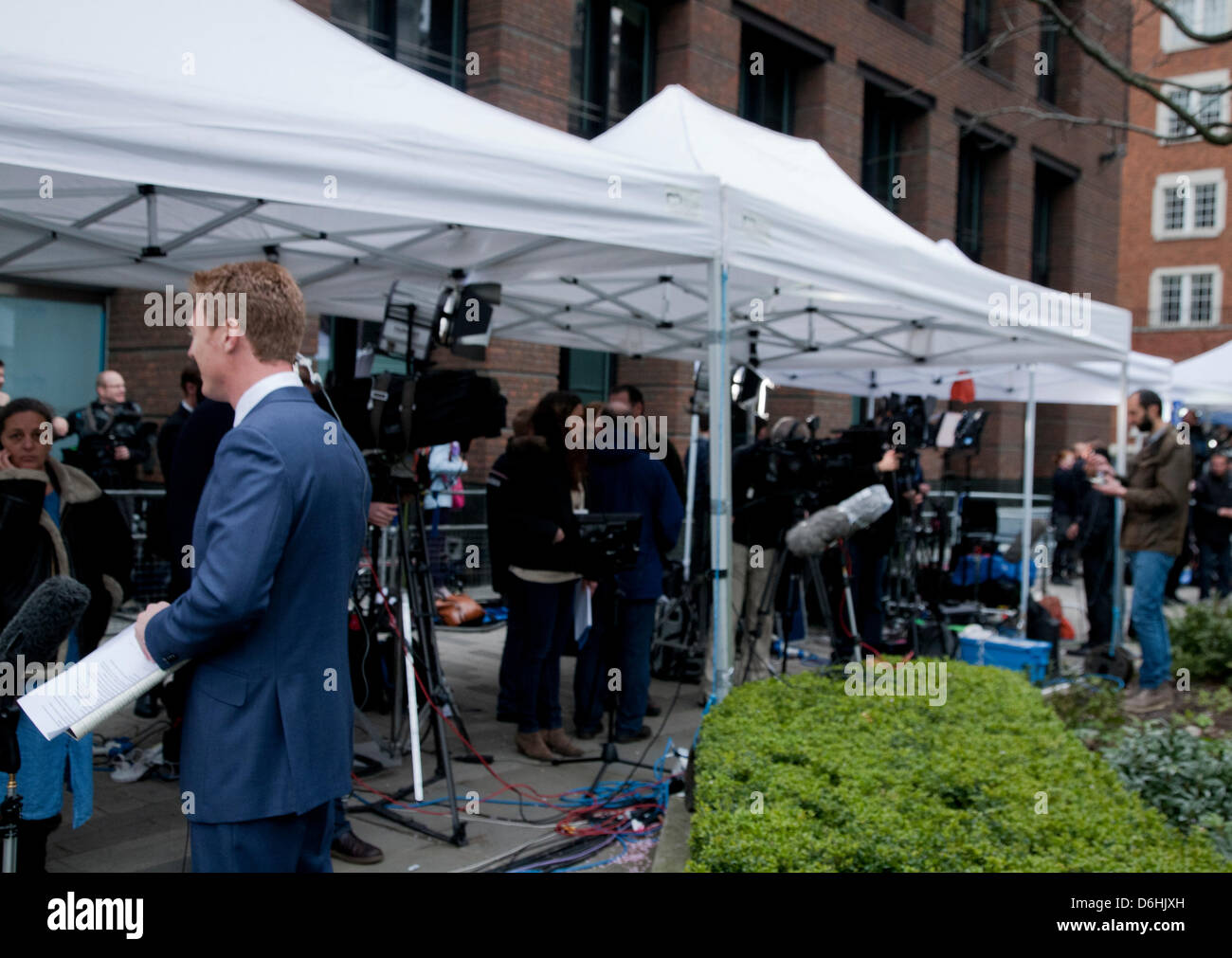 La media al funerale della Baronessa Thatcher tenutosi presso la cattedrale di St. Paul, Londra, Regno Unito il 17 aprile 2013. Margaret Thatcher conosciuta anche come la "signora di ferro" è stata la più lunga-servendo del Primo Ministro britannico del XX secolo ed è la sola donna per avere ricoperto la carica. Foto Stock