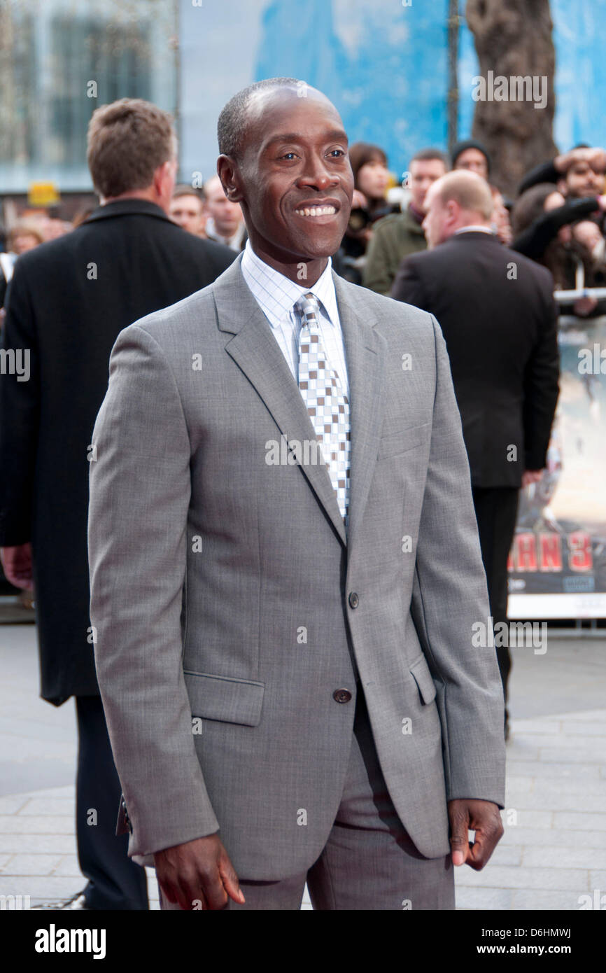 Londra, Regno Unito. Il 18 aprile 2013. Don Cheadle che interpreta il ruolo di James Rhodes/macchina da guerra nel film assiste il Regno Unito premiere di Iron Man 3 a l'Odeon Leicester Square. Credito: Pete Maclaine/Alamy Live News Foto Stock