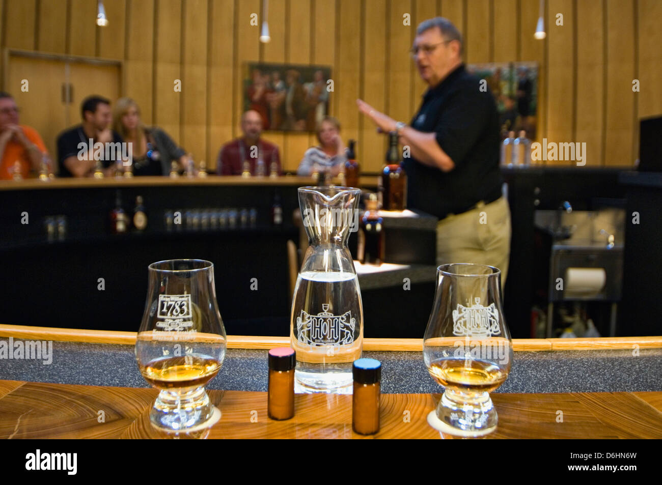 Il Bourbon whiskey istruzione e degustazione presso il cielo Hill distilleria in Bardstown, Kentucky Foto Stock