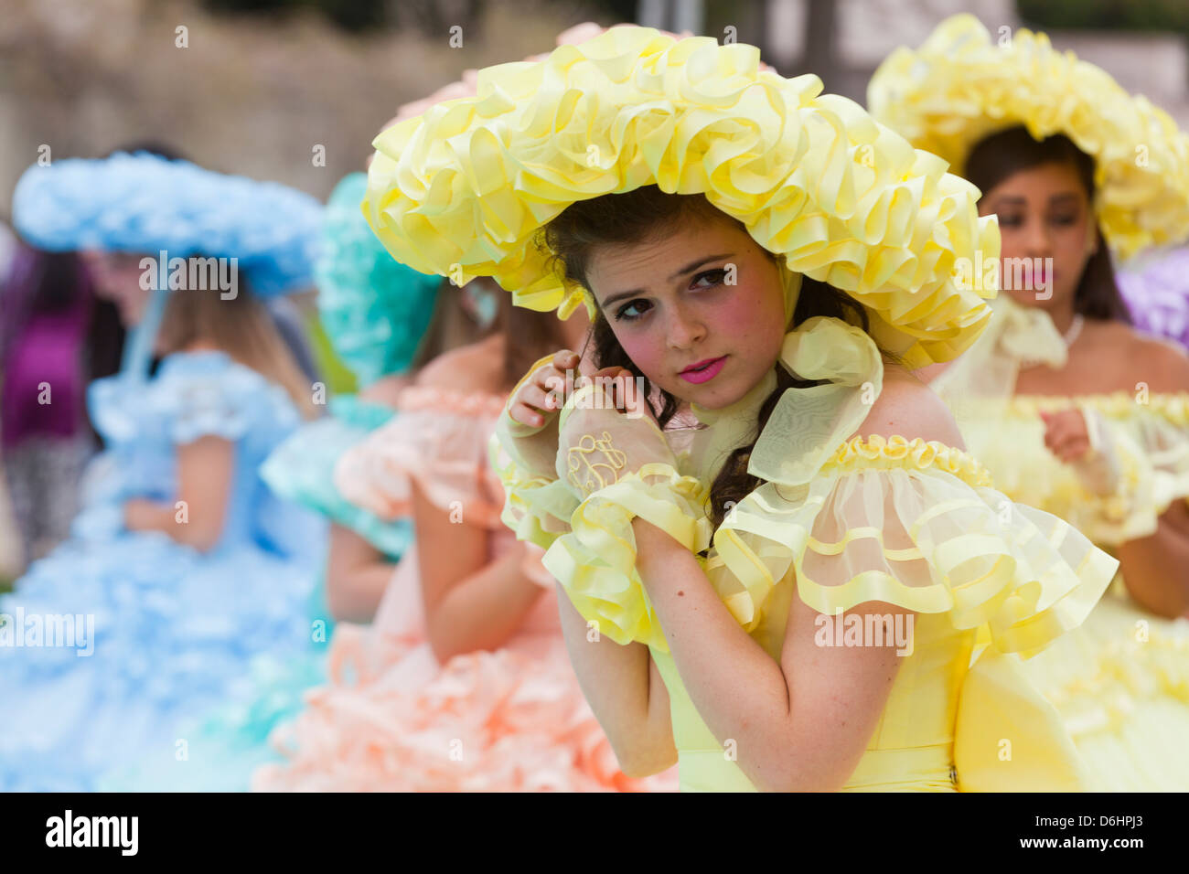 Le giovani ragazze che indossano southern belle costumi - USA Foto Stock