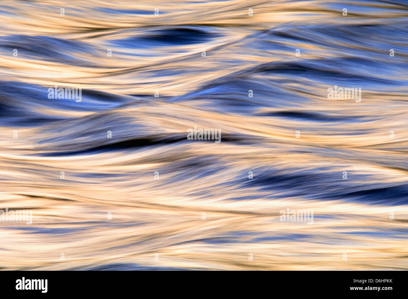 Abstract di acqua che scorre sul Cumberland River in Cumberland Falls State Park a Whitley e contee McCreary, Kentucky Foto Stock