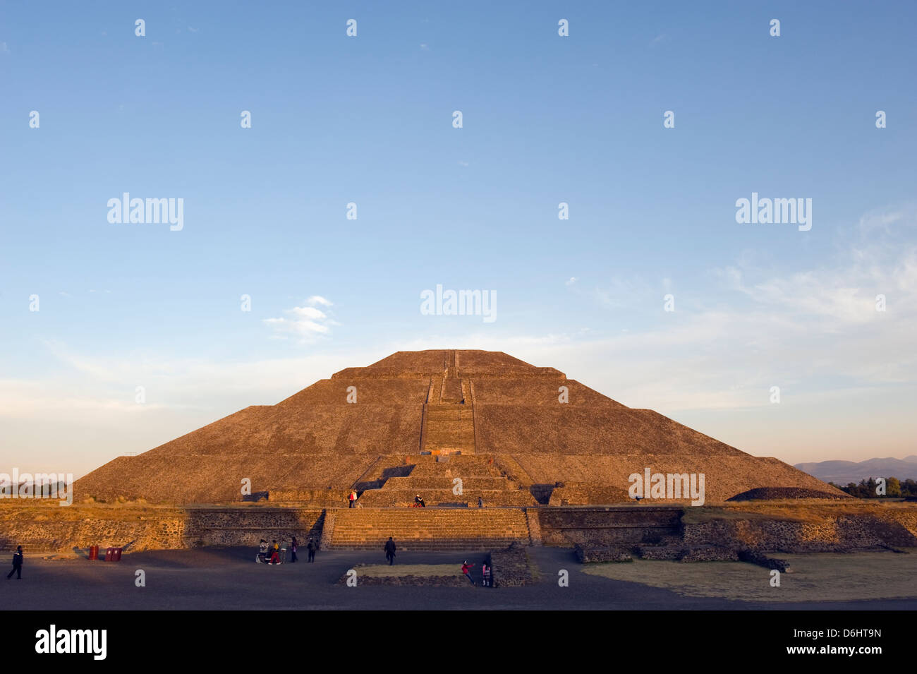 La Piramide del Sole a Teotihuacán, Valle de Mexico, Messico, America del Nord Foto Stock