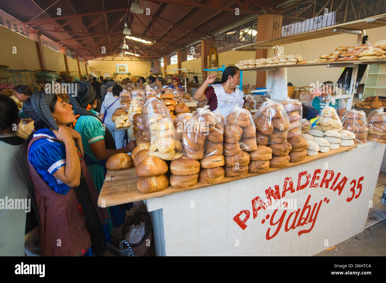 Negozio di pane, Tlacolula mercato domenicale, stato di Oaxaca, Messico, America del Nord Foto Stock