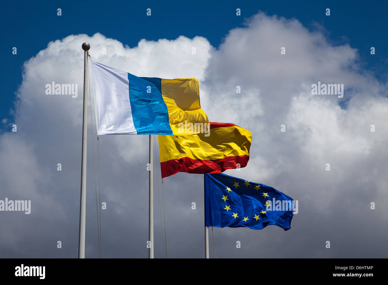 Bandiere di Spagna, Unione europea, e le isole Canarie Foto Stock