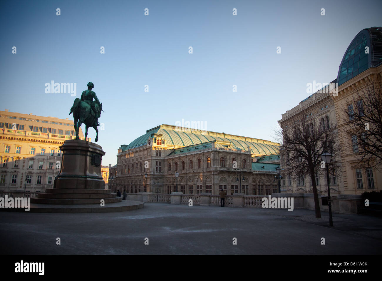 Statua di Arciduca Alberto e la Galleria Albertina di Vienna Austria Foto Stock