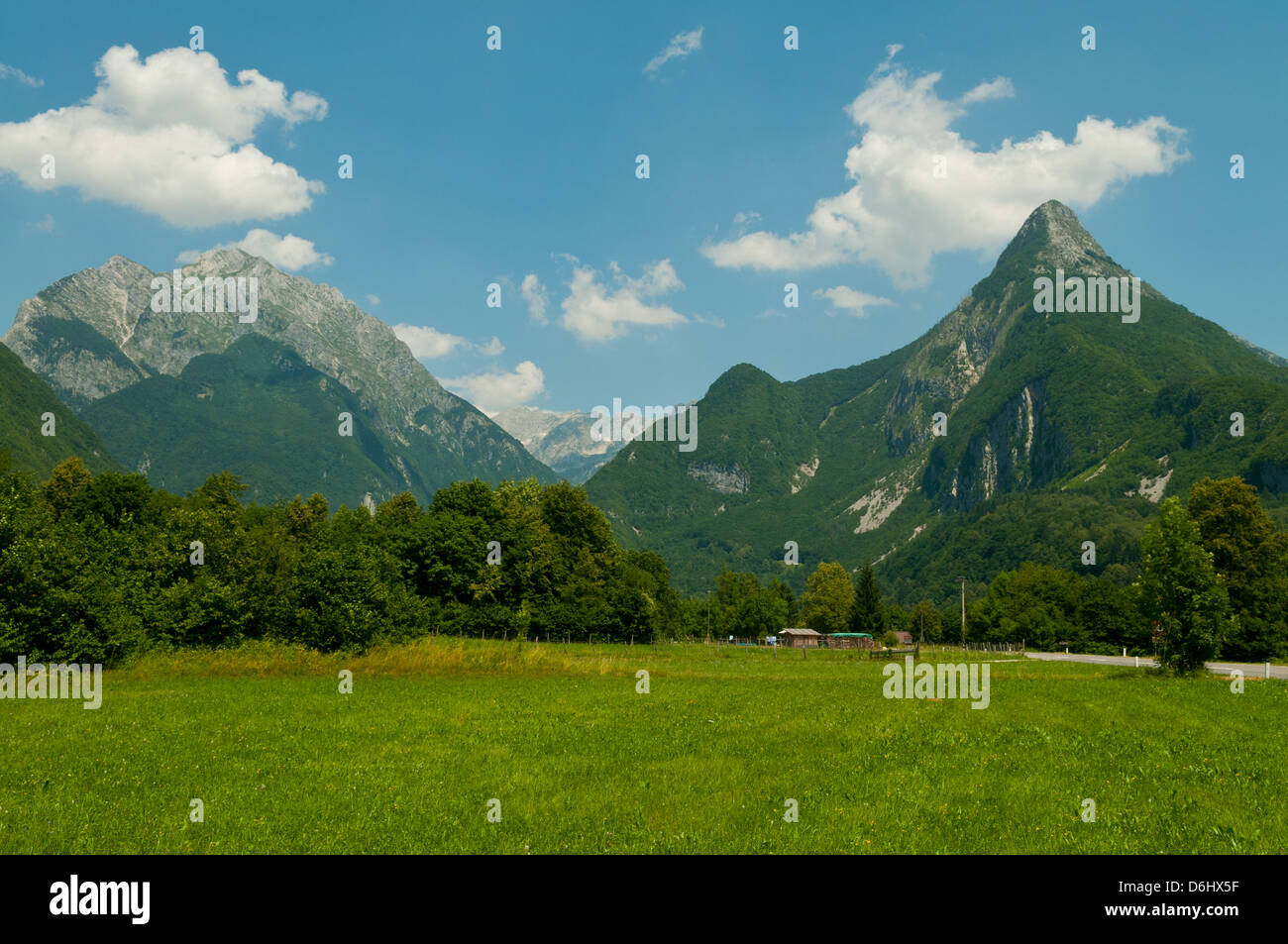 Vista verso Vrsic Pass, Soca Valley, Slovenia Foto Stock